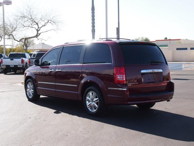 Chrysler Town and Country 2009 photo 14