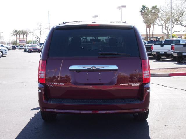 Chrysler Town and Country 2009 photo 15