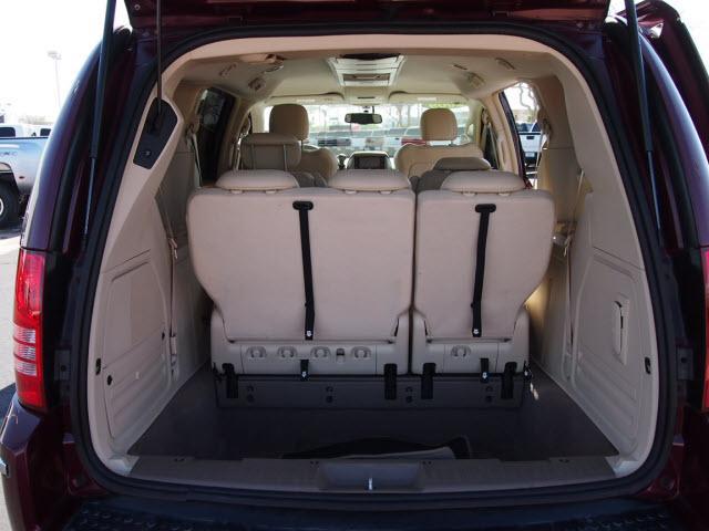 Chrysler Town and Country 2009 photo 6