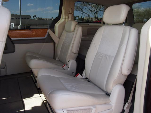 Chrysler Town and Country 2009 photo 8