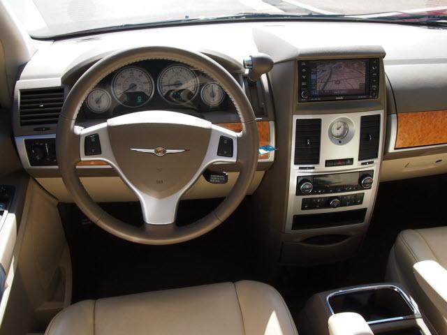 Chrysler Town and Country 2009 photo 9