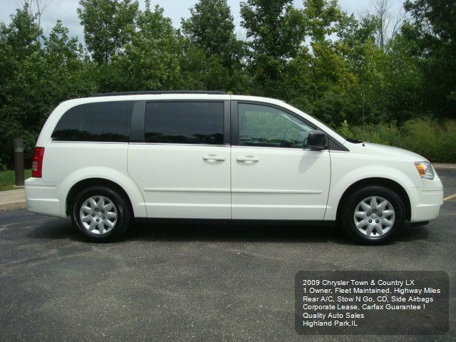 Chrysler Town and Country 2009 photo 1