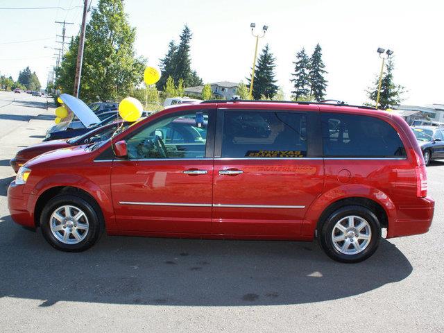 Chrysler Town and Country 2009 photo 4