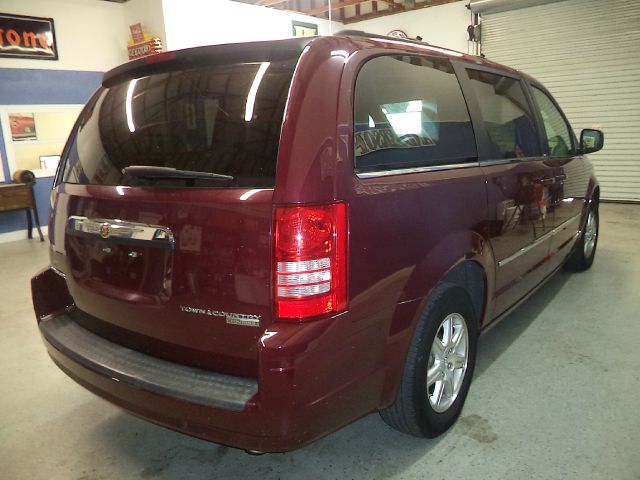Chrysler Town and Country 3.5 MiniVan