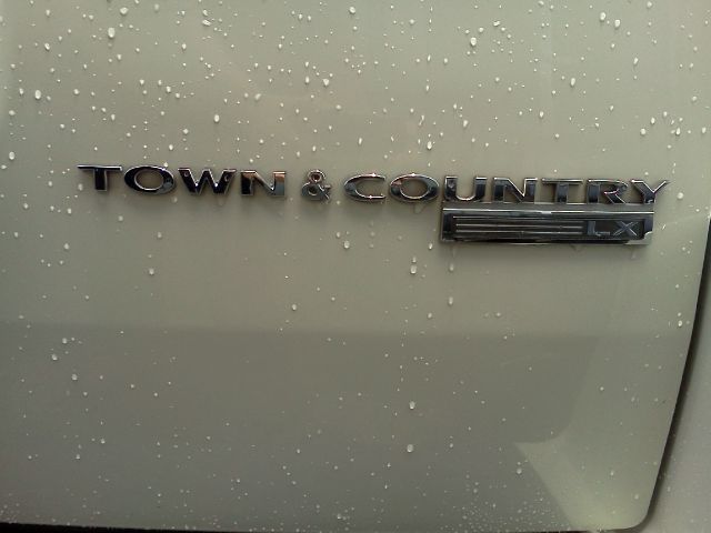 Chrysler Town and Country 2009 photo 1