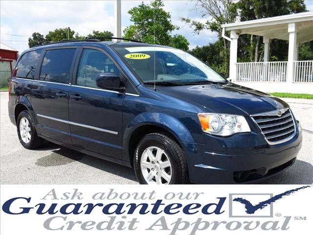 Chrysler Town and Country 2009 photo 4