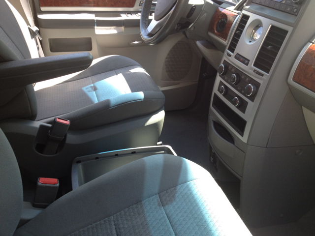 Chrysler Town and Country 2009 photo 1