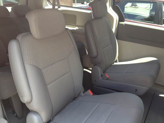 Chrysler Town and Country 2009 photo 3
