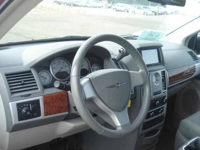 Chrysler Town and Country 2009 photo 1