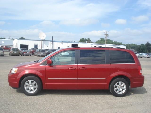 Chrysler Town and Country 2009 photo 3