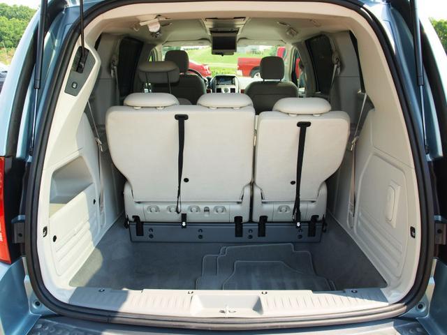 Chrysler Town and Country 2009 photo 4