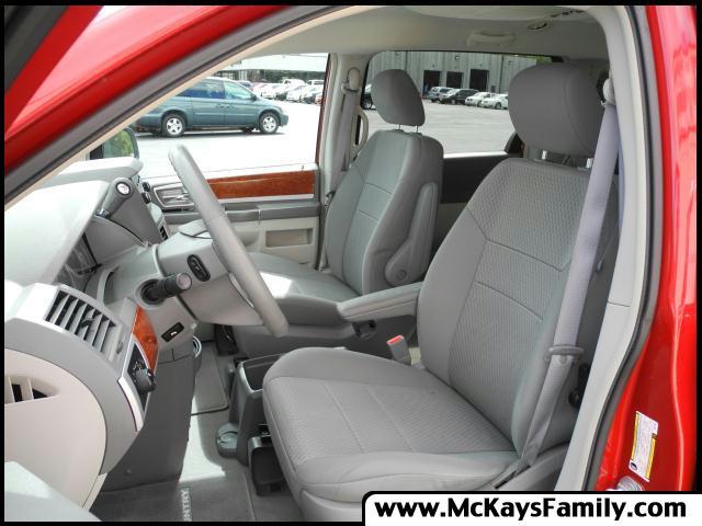 Chrysler Town and Country 3.5 MiniVan