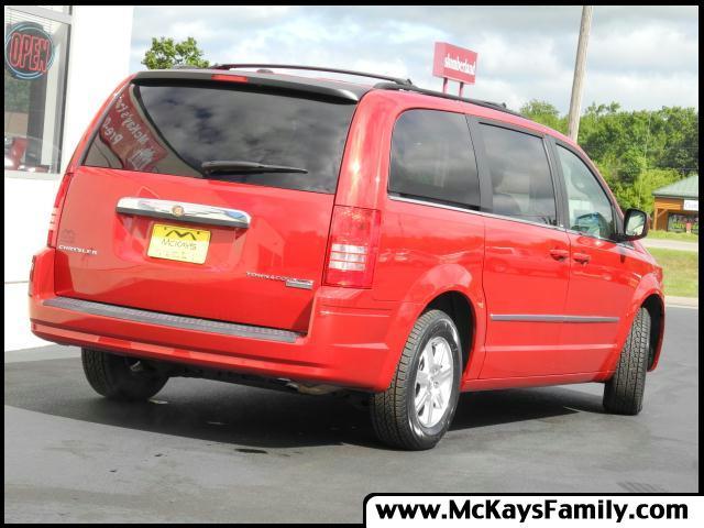 Chrysler Town and Country 2009 photo 4