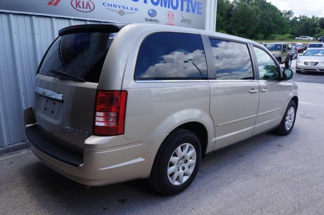 Chrysler Town and Country 2009 photo 7