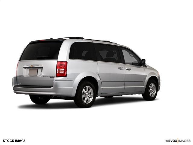 Chrysler Town and Country 2010 photo 4