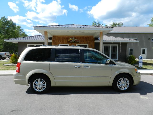 Chrysler Town and Country SLT 25 MiniVan