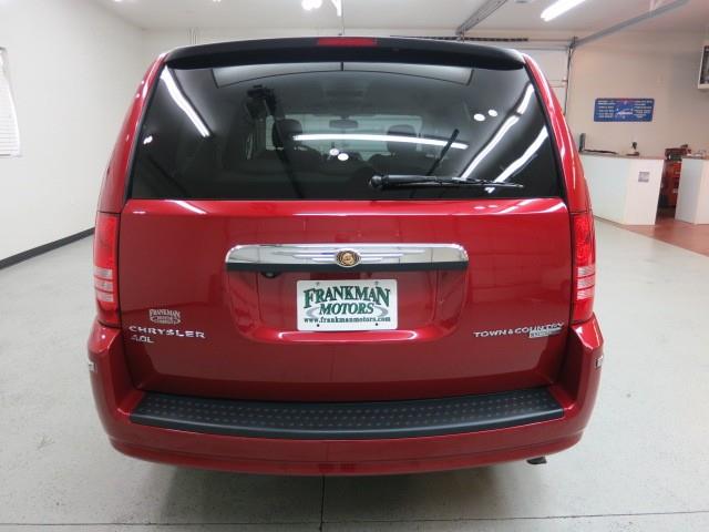 Chrysler Town and Country SLT 25 MiniVan