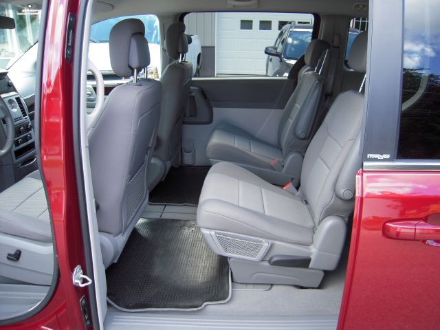 Chrysler Town and Country 2010 photo 0