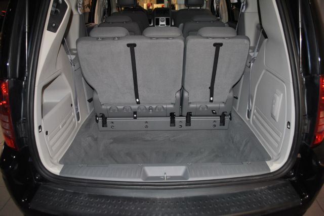 Chrysler Town and Country 2010 photo 5