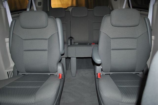 Chrysler Town and Country 2010 photo 6