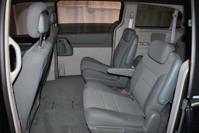 Chrysler Town and Country 2010 photo 8