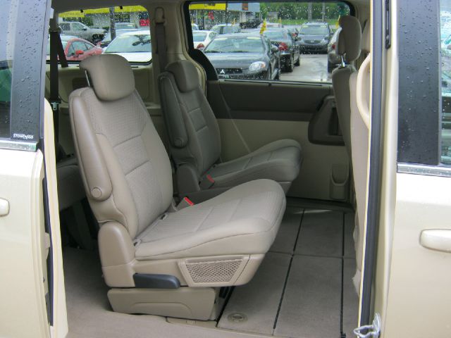 Chrysler Town and Country 2010 photo 12