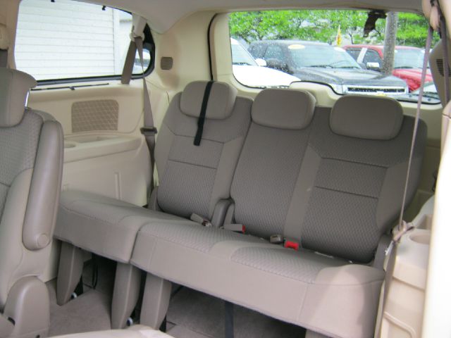 Chrysler Town and Country 2010 photo 13