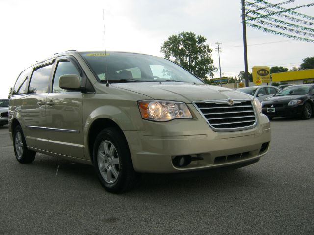 Chrysler Town and Country 2010 photo 16