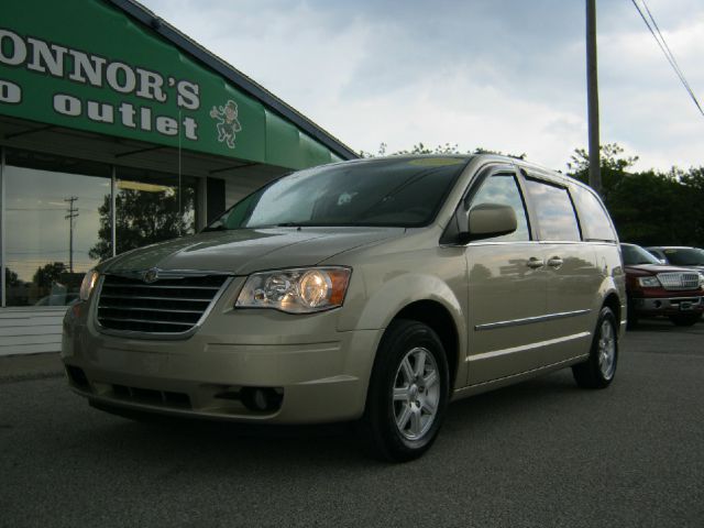 Chrysler Town and Country 2010 photo 9