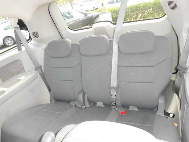 Chrysler Town and Country 2010 photo 11