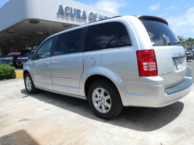Chrysler Town and Country 2010 photo 4