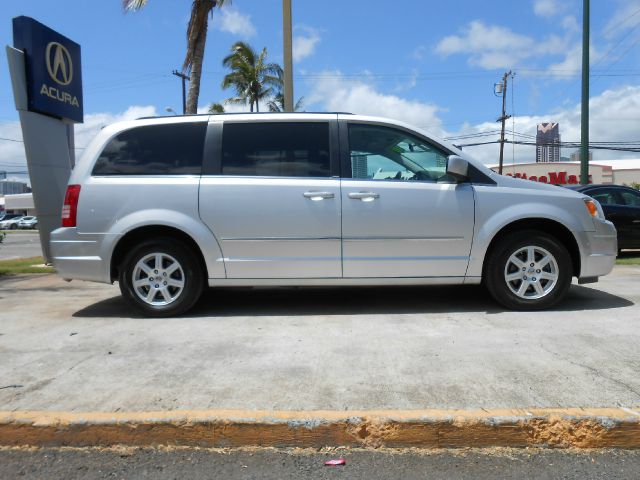 Chrysler Town and Country 2010 photo 6