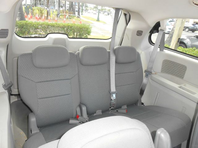 Chrysler Town and Country 2010 photo 9
