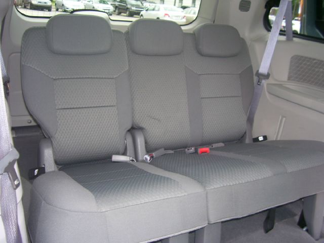 Chrysler Town and Country 2010 photo 10