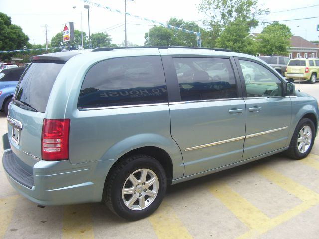 Chrysler Town and Country 2010 photo 12