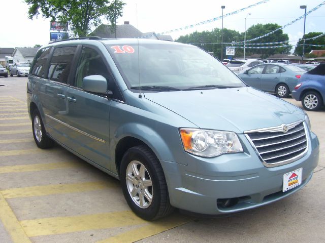 Chrysler Town and Country 2010 photo 13