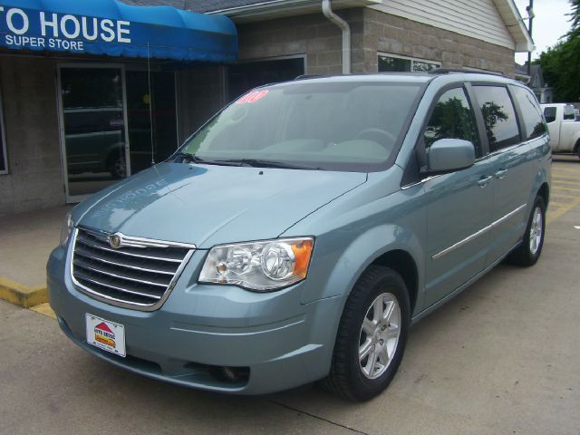 Chrysler Town and Country 2010 photo 14