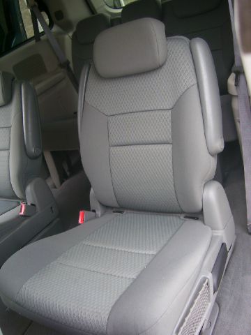 Chrysler Town and Country 2010 photo 17