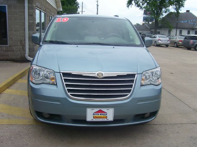 Chrysler Town and Country 2010 photo 18