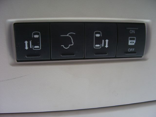 Chrysler Town and Country 2010 photo 5