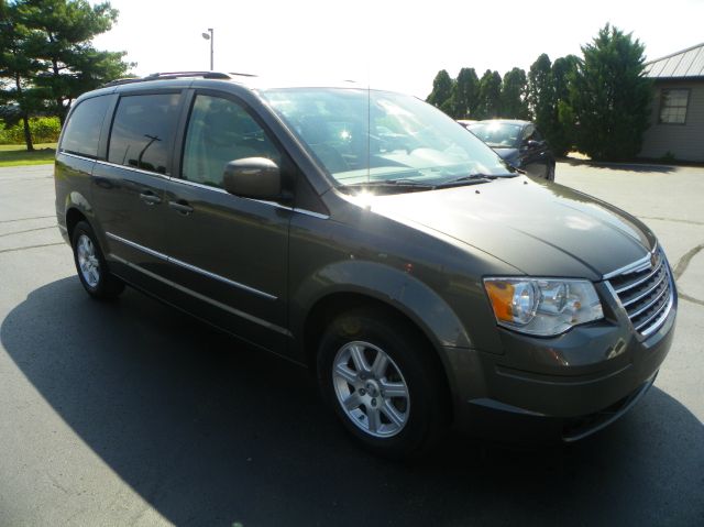 Chrysler Town and Country 2010 photo 1