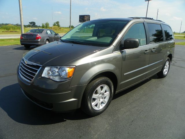 Chrysler Town and Country 2010 photo 4