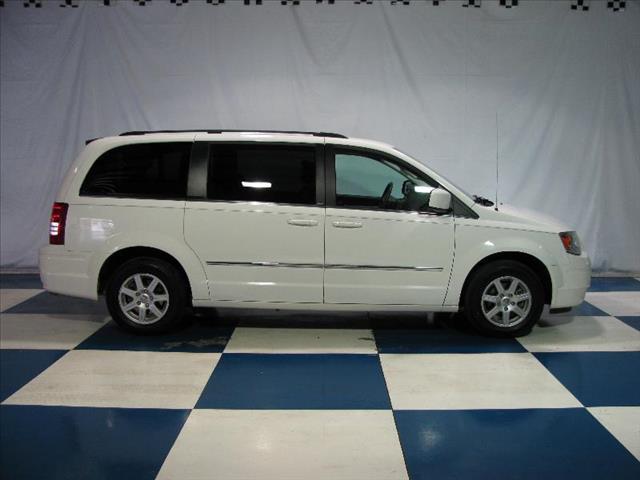 Chrysler Town and Country 3.5 MiniVan