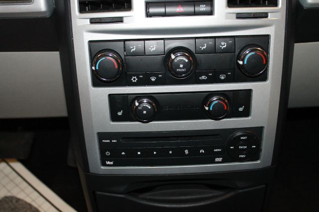 Chrysler Town and Country 2010 photo 13