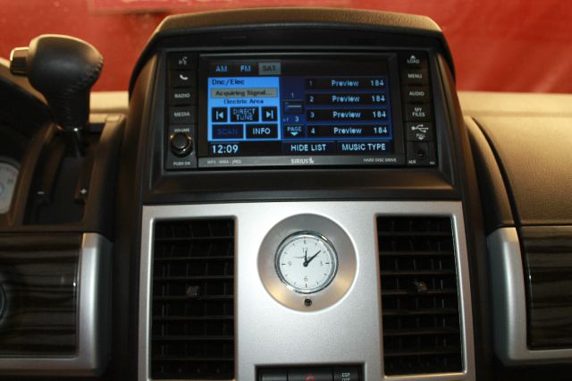 Chrysler Town and Country 2010 photo 3