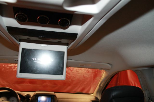 Chrysler Town and Country 2010 photo 8