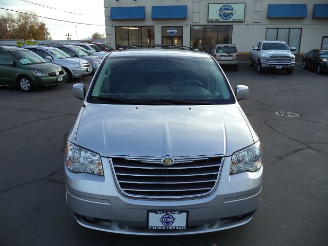 Chrysler Town and Country 3.5 MiniVan