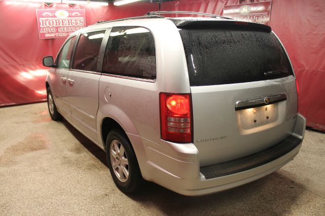 Chrysler Town and Country 2010 photo 0
