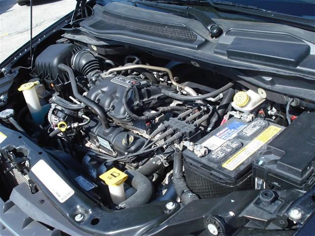 Chrysler Town and Country 2010 photo 3