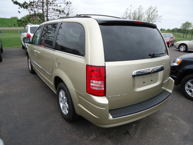 Chrysler Town and Country 2010 photo 13